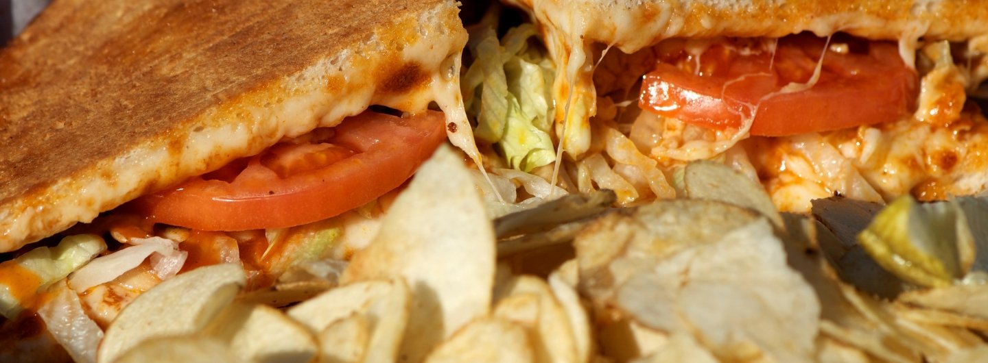 buffalo chicken melt served with chips